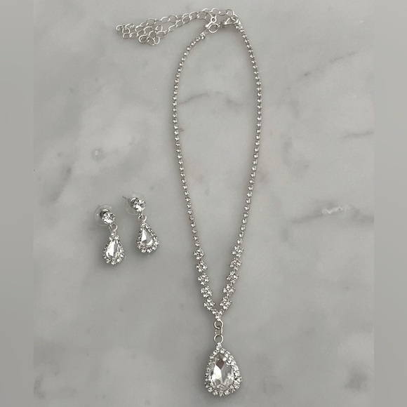 Fashion Crystal Necklace and Earrings set - Picture 2 of 7